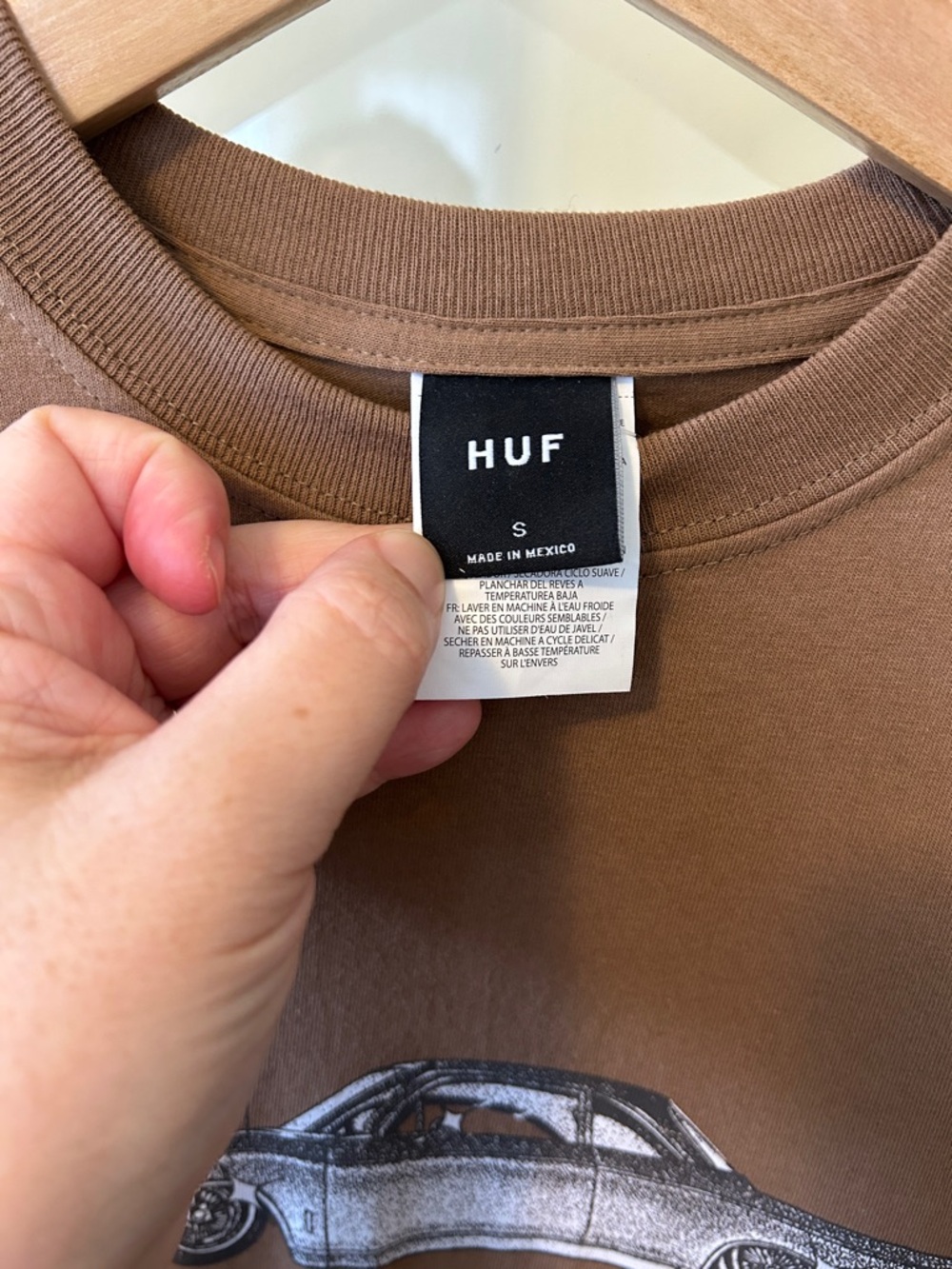 HUF Men's Brown Graphic Tee with Classic Car Print - Picture 3 of 5